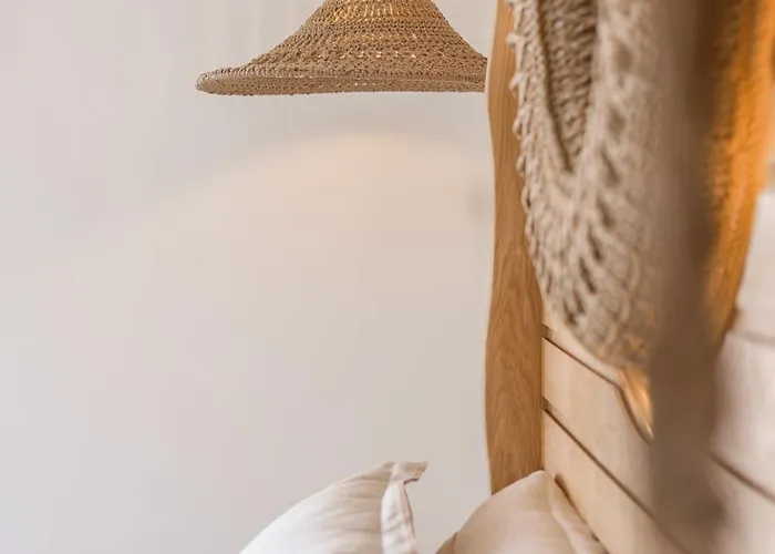 White Boutique Hotel