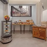 White Boutique 5*