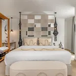 White Boutique