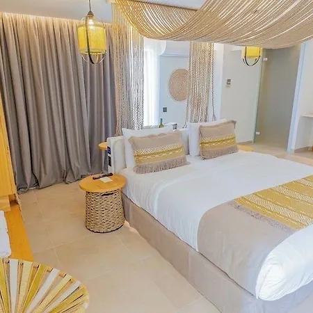 White Boutique Hotel 5*