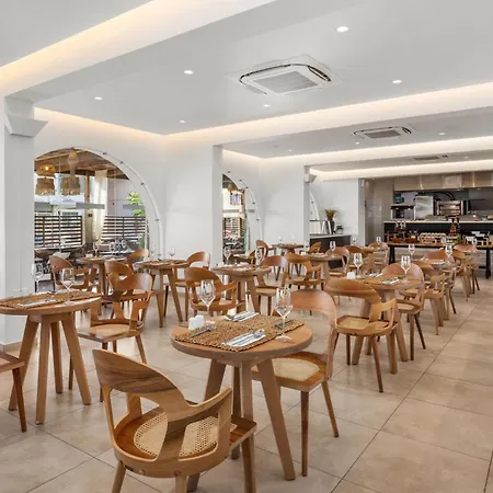 White Boutique & Ξενοδοχείο 5*