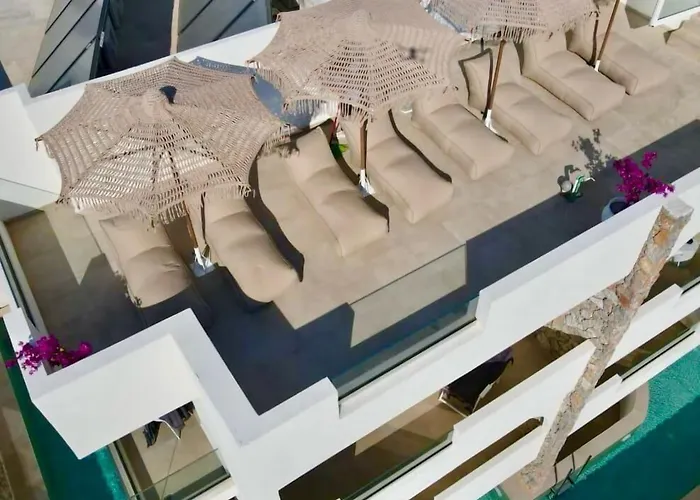 White Boutique Hotel