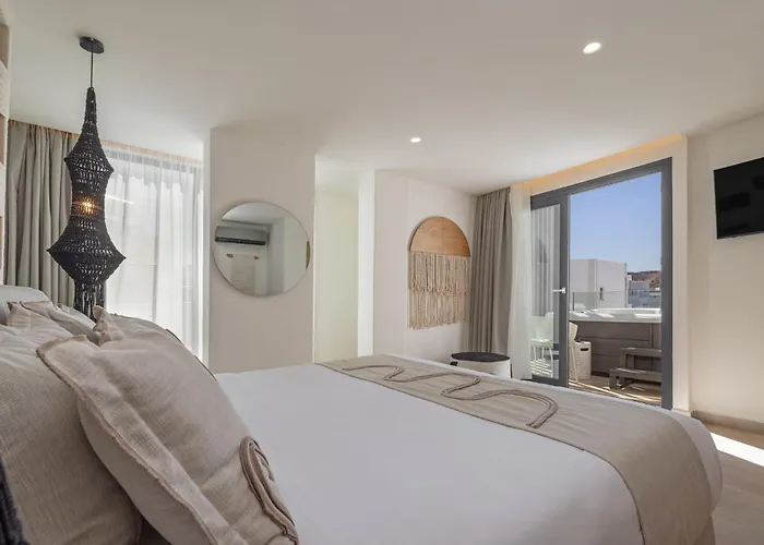 White Boutique Hotel 5*