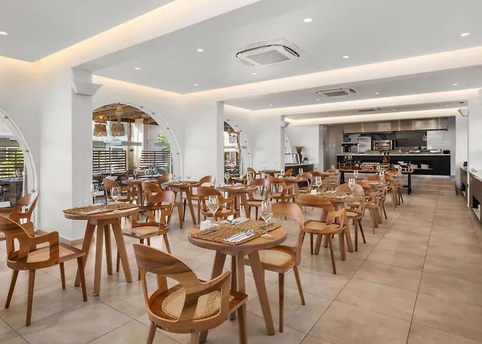 White Boutique Hotel 5*