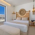 White Boutique Hotel