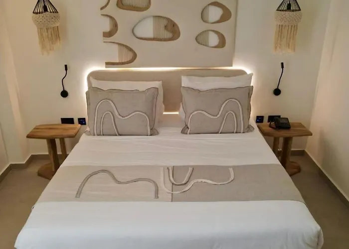 White Boutique Hotel