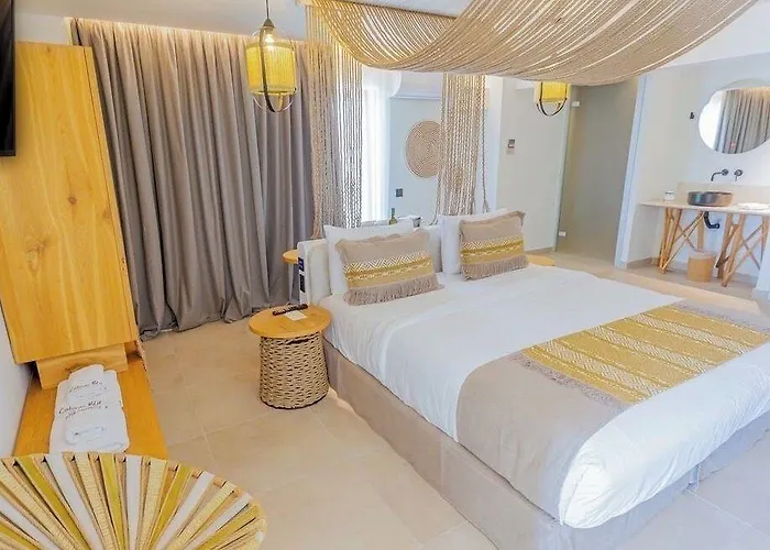 White Boutique Hotel 5*