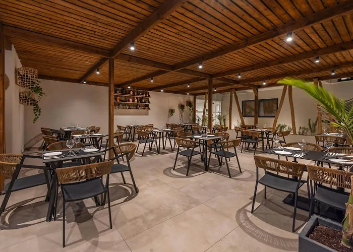 White Boutique Hotel